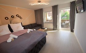 Bliss Place - 1R Premium Apartment - Kingsize Bett, Smart TV, Küche, Balkon, Waschkeller